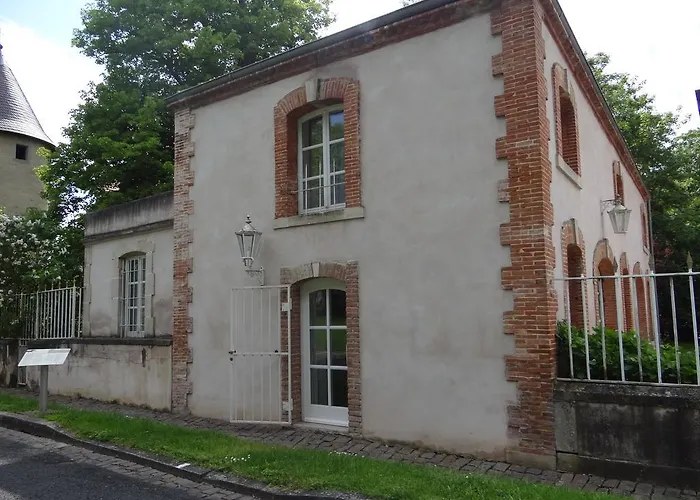 Chateau Mesny Au Fil Des Pages